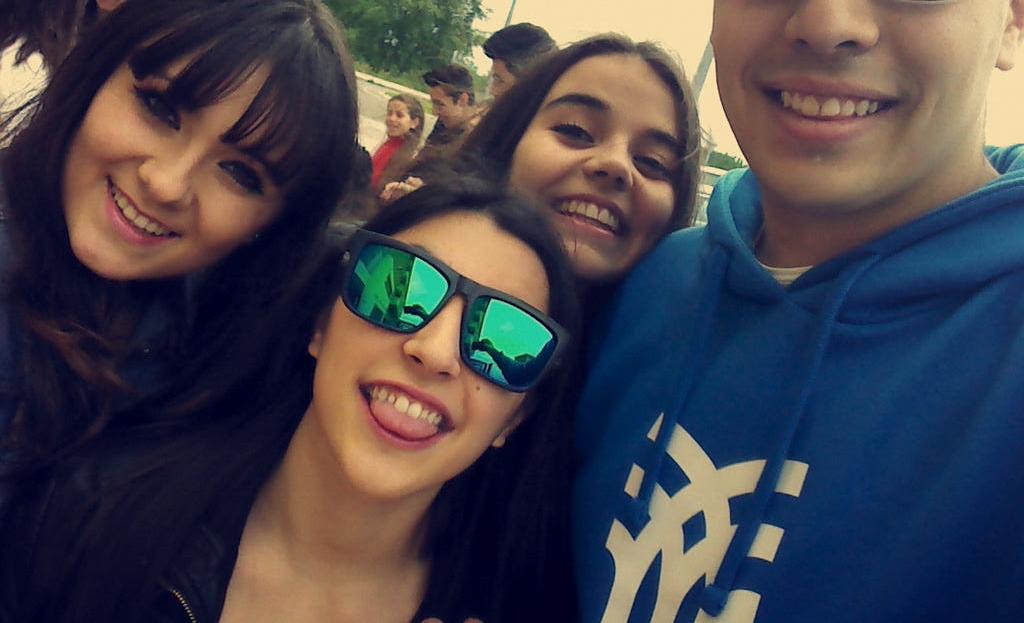 susana_saza's tweet photo. Que bien se esta, cuando se esta bien👌👌👌 http://t.co/dNIrkSPKwH