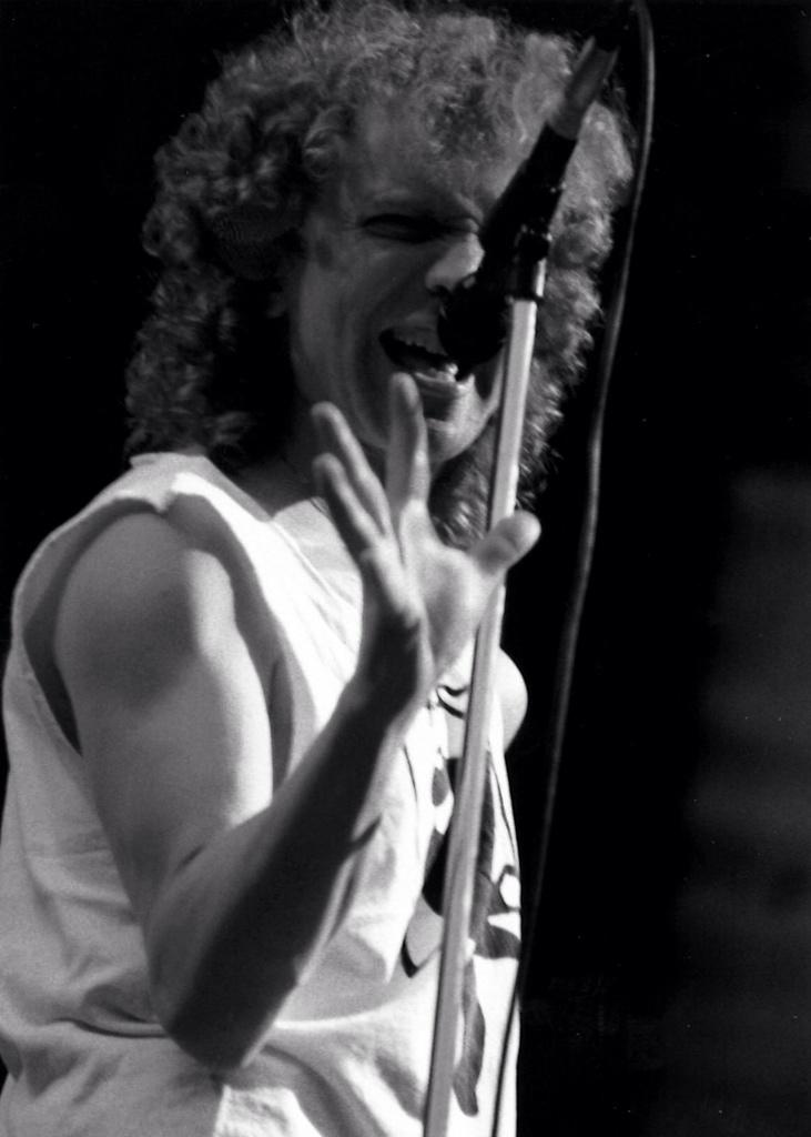 Happy birthday to one of my favourite singers, Mr.Lou Gramm! What a tremendous voice you have! 