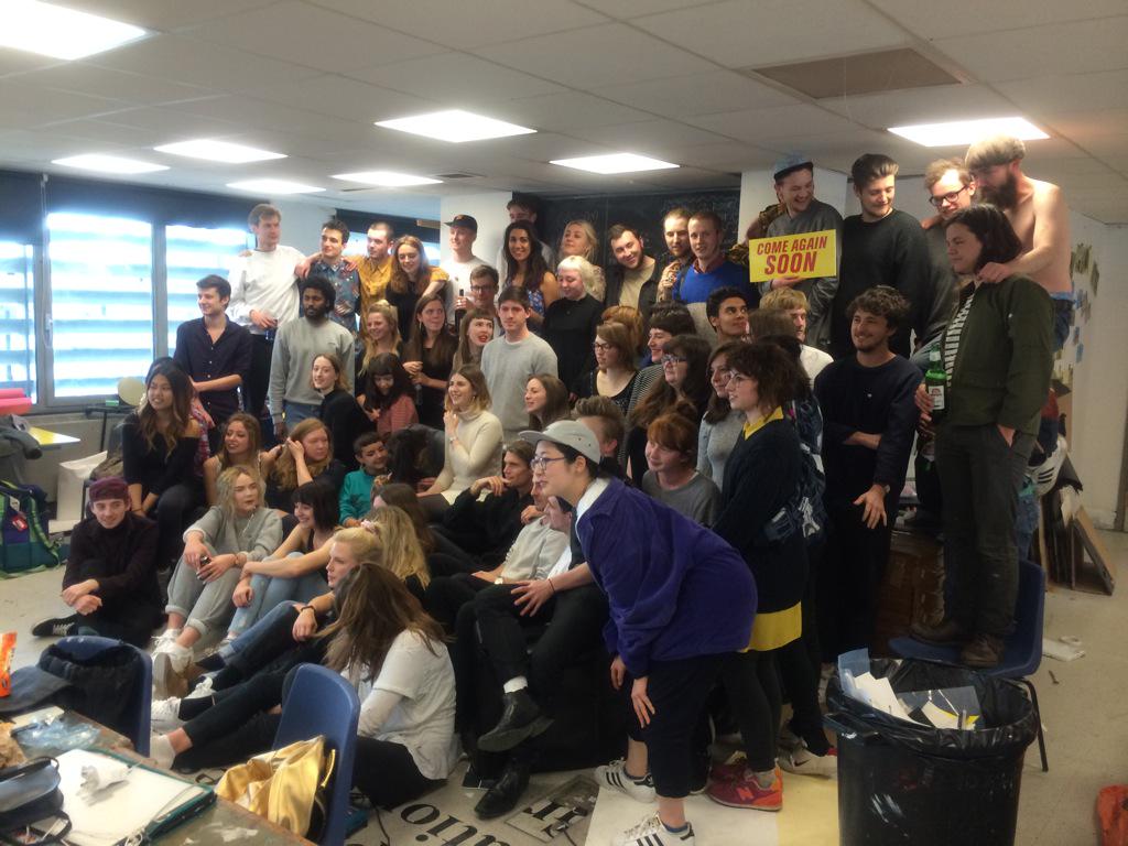 roderickmills's tweet photo. @artsbrighton GD/ILL class photo in #studio350 ahead of the degree show build @theaoi @homeworkclubBTN @BigActive http://t.co/x8wY5IvNyL
