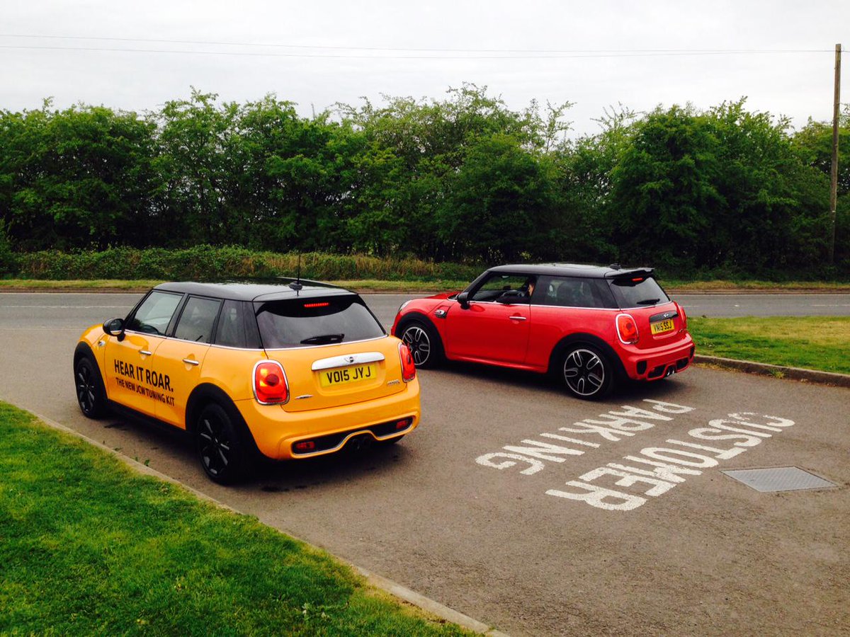 Stratford_MINI's tweet photo. On your marks... #JCW2015 #MINI #roar #performance http://t.co/2Ar1vNo6xT