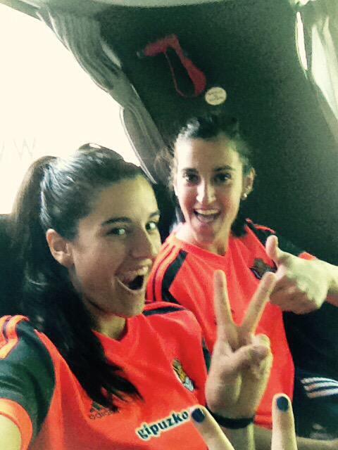 NerebaBelzunegi's tweet photo. Porque una Final Four no se juega todos los días @maideraltuna 💪💪 #atxurrakgora @RSHockeyFemenin http://t.co/k2VyfmLARq