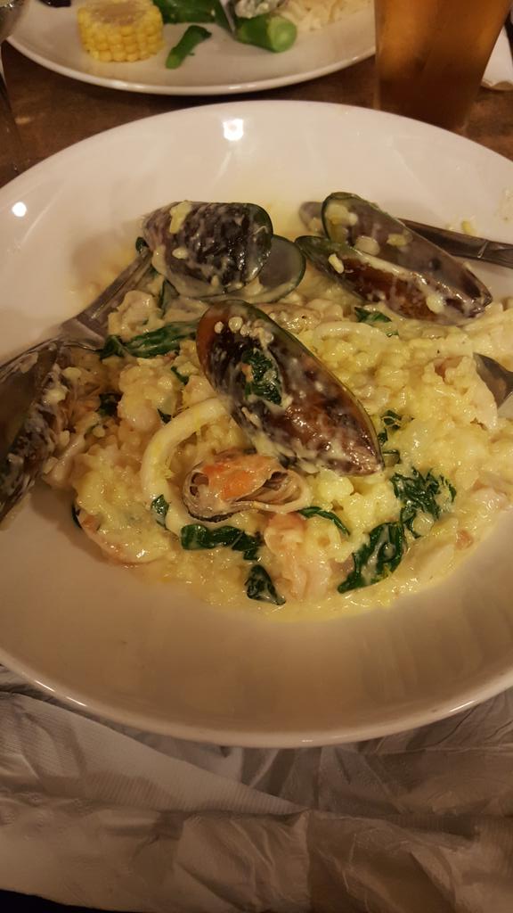 TheFeedRag's tweet photo. Dinner at Bonnie Doon Hotel....Seafood Risotto #thedoon #dinner #garlicygoodness #food #netballfootballwkndaway http://t.co/DTa7KRpiPi