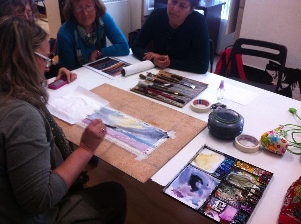 MareiraSpacio's tweet photo. Comenzamos el taller de #librodeartista en #acuarela con Társila Jiménez.. #arte #compostela http://t.co/eJ9IHZEaAu