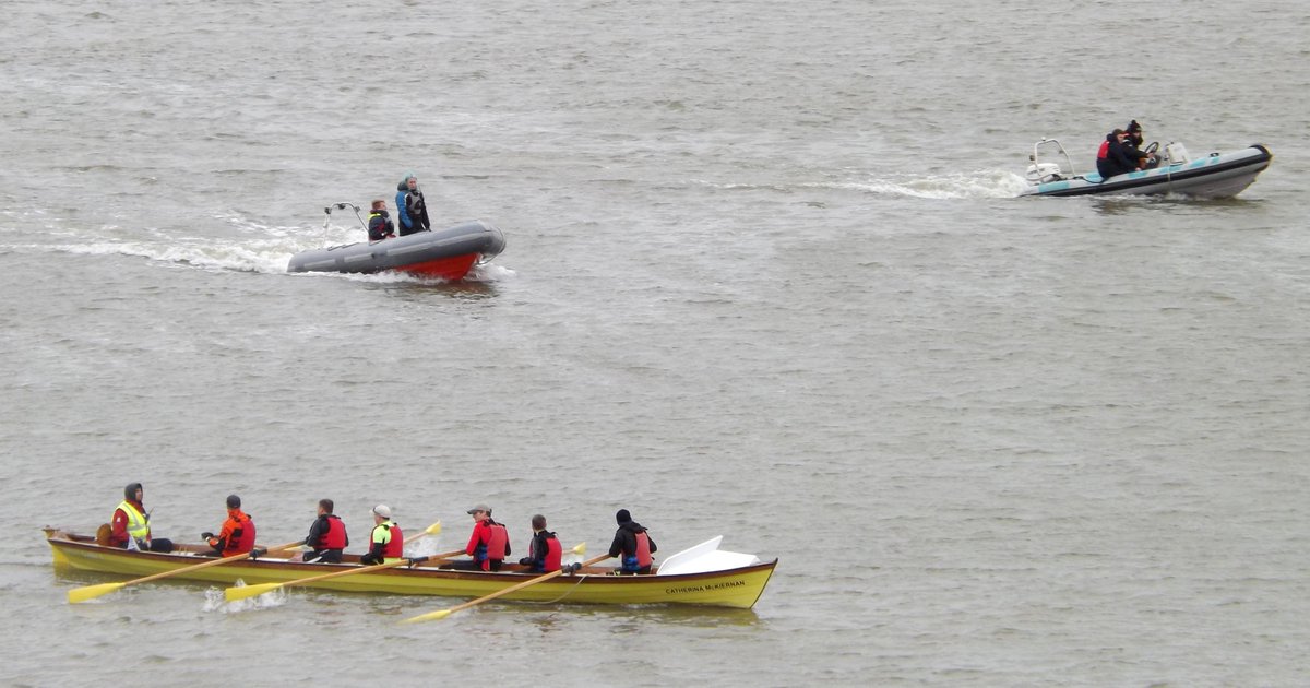 AJBC_1's tweet photo. #100kRow crews heading up #Thames past #Woolwich #Charity @AHOYofficial @hashtagINVOLVE @LondonLive @BBCLondonNews http://t.co/vx7MGpi29S