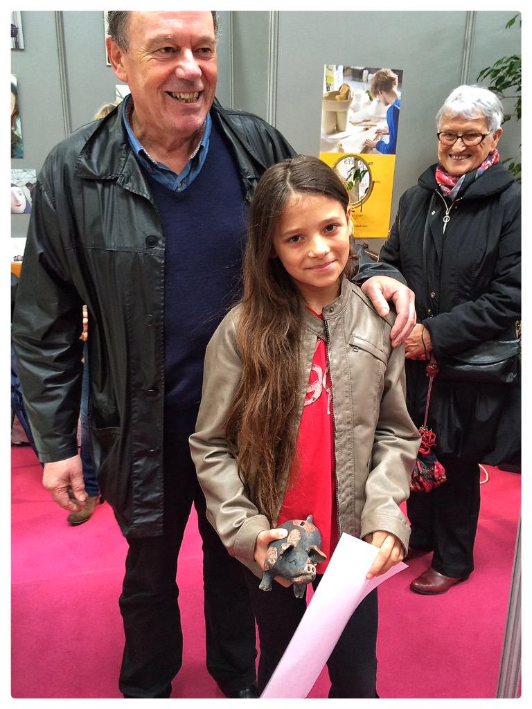 salonprintemps's tweet photo. La remise des prix du @QUAI36 sur le @salonprintemps pour les gagnants des #Selfies #ArtisansArts bravo à elles http://t.co/Kre8ch5YuY