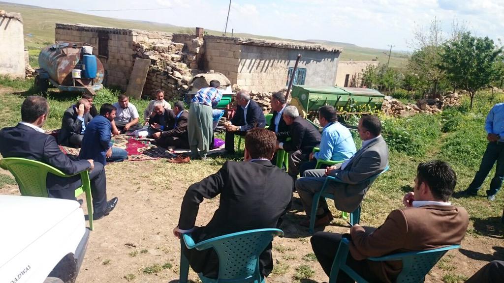 aslanalibayik's tweet photo. Mv. Adayımız Sn @egilmezyusuf ile Mahalle ziyaretlerimize devam ediyoruz. Karapınar Mahallemizde vatandaşlarımızlayız http://t.co/ViHcmmgC51