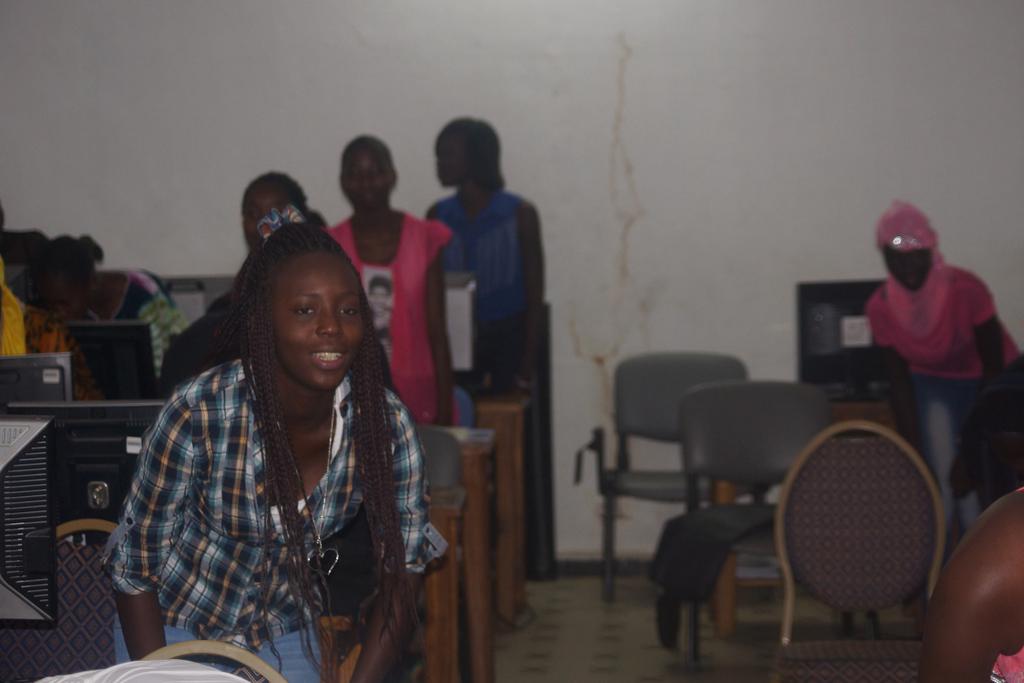 jjiguenetech's tweet photo. Deuxième jour de formation  #GirlsCodingCamp #Thiès @Binta_Coudy @NdeyAwa  @WeTech_Global @ImagiNAfrika @mjamme http://t.co/Kc1MiclyBn