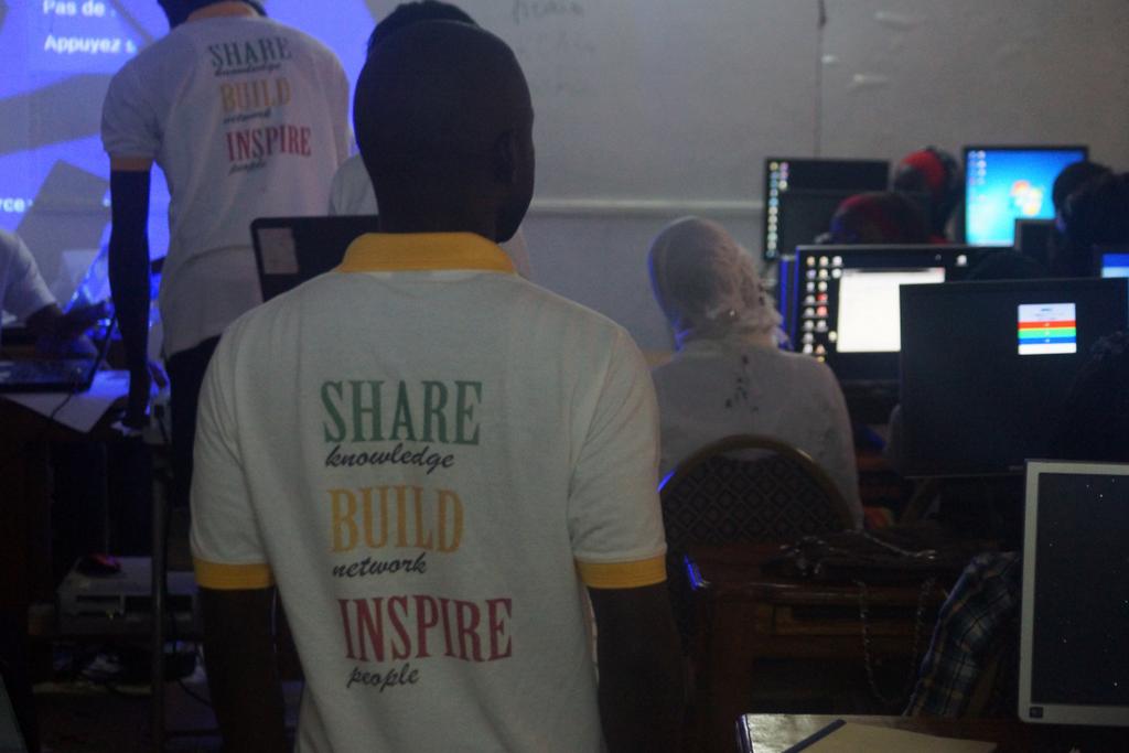 jjiguenetech's tweet photo. Deuxième jour de formation  #GirlsCodingCamp #Thiès @Binta_Coudy @NdeyAwa  @WeTech_Global @ImagiNAfrika @mjamme http://t.co/Kc1MiclyBn