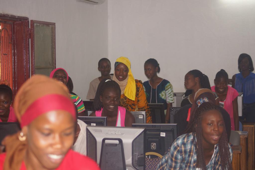 jjiguenetech's tweet photo. Deuxième jour de formation  #GirlsCodingCamp #Thiès @Binta_Coudy @NdeyAwa  @WeTech_Global @ImagiNAfrika @mjamme http://t.co/Kc1MiclyBn