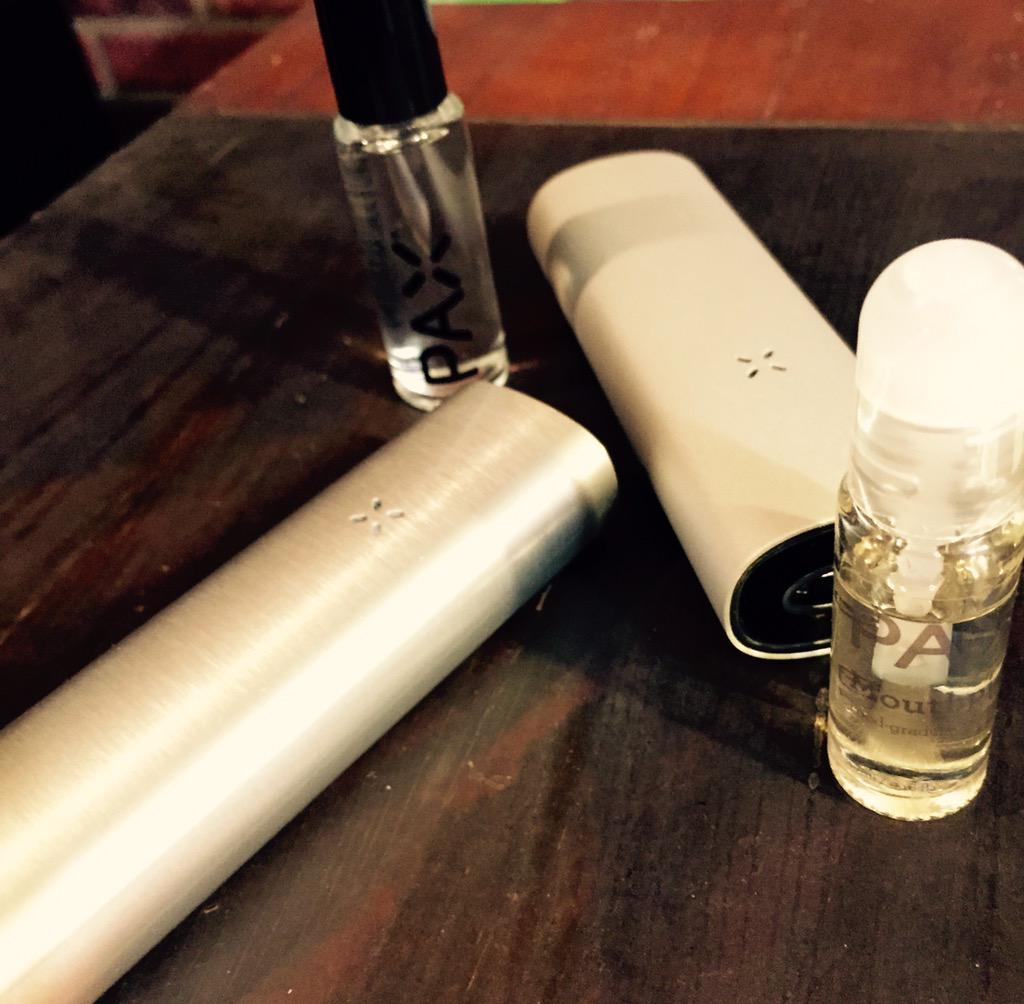 SiggyBoPs's tweet photo. just realized I use my #pax1 just as much as my #pax2 — @PAXvapor 😜  .. first gen pax is still VERY relevant .. VERY http://t.co/ebIAxLUhzm