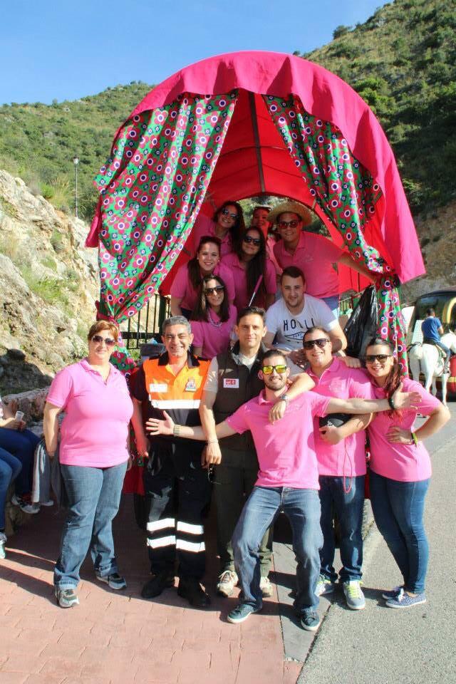 FiestasOjen's tweet photo. La @AjElChorrillo presente en nuestra #RomeríaOjén15 junto a @alcaldeojen gracias chic@s por acompañarnos http://t.co/4pNu99ODP0
