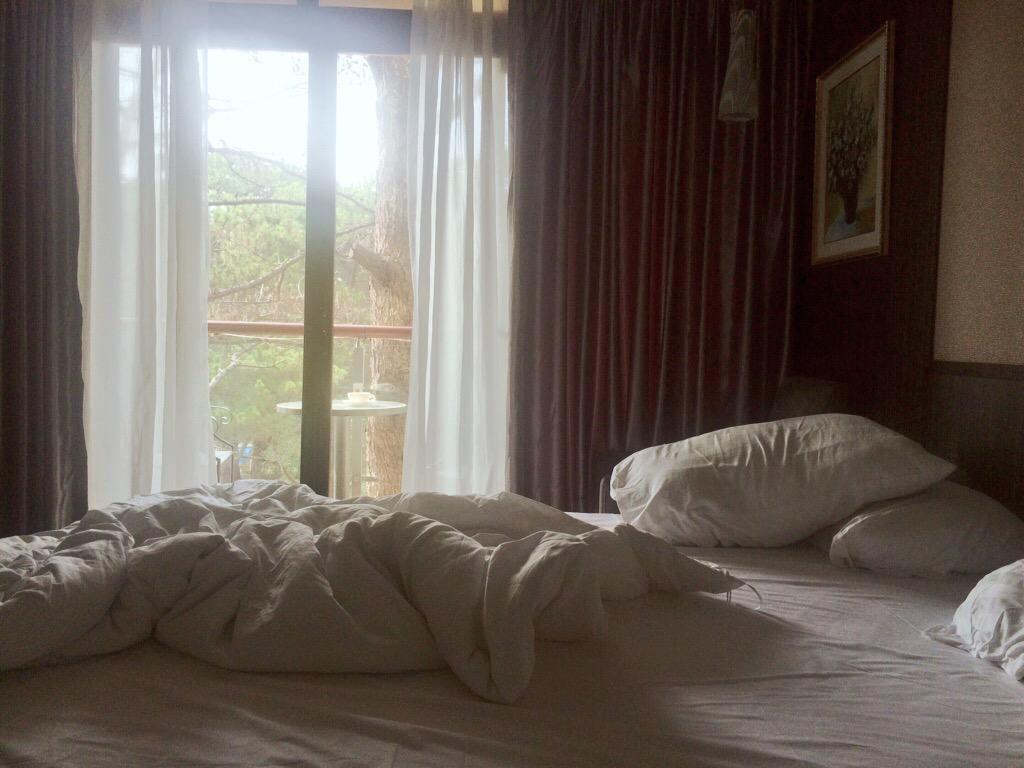 jopetcervantes's tweet photo. Bed peace... #LeMonet http://t.co/92USfbDsoG