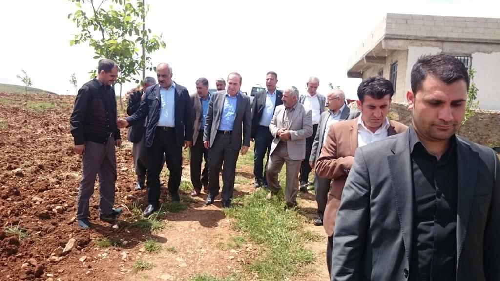 aslanalibayik's tweet photo. Mv Adayımız Sn @egilmezyusuf ile Mahalle ziyaretlerimize devam ediyoruz. Özören Kırsal Mhllmzde vatandaşlarımızlayız. http://t.co/76vbFWrDPR