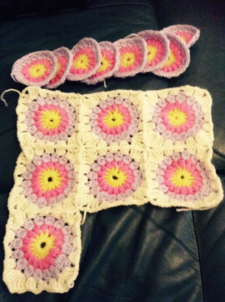 feebus2010's tweet photo. Turning circles into squares #crochet #flowers #afghan http://t.co/B62hbsTXzW