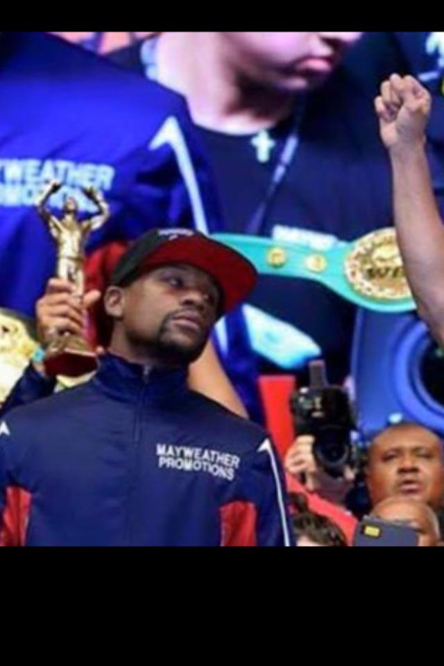 jack_mattless's tweet photo. Mayweathers face be like, I'm gunna fuck you up so bad👊😂 http://t.co/WP1je3vi3w