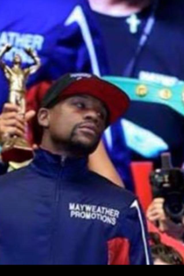 jack_mattless's tweet photo. Mayweathers face be like, I'm gunna fuck you up so bad👊😂 http://t.co/WP1je3vi3w