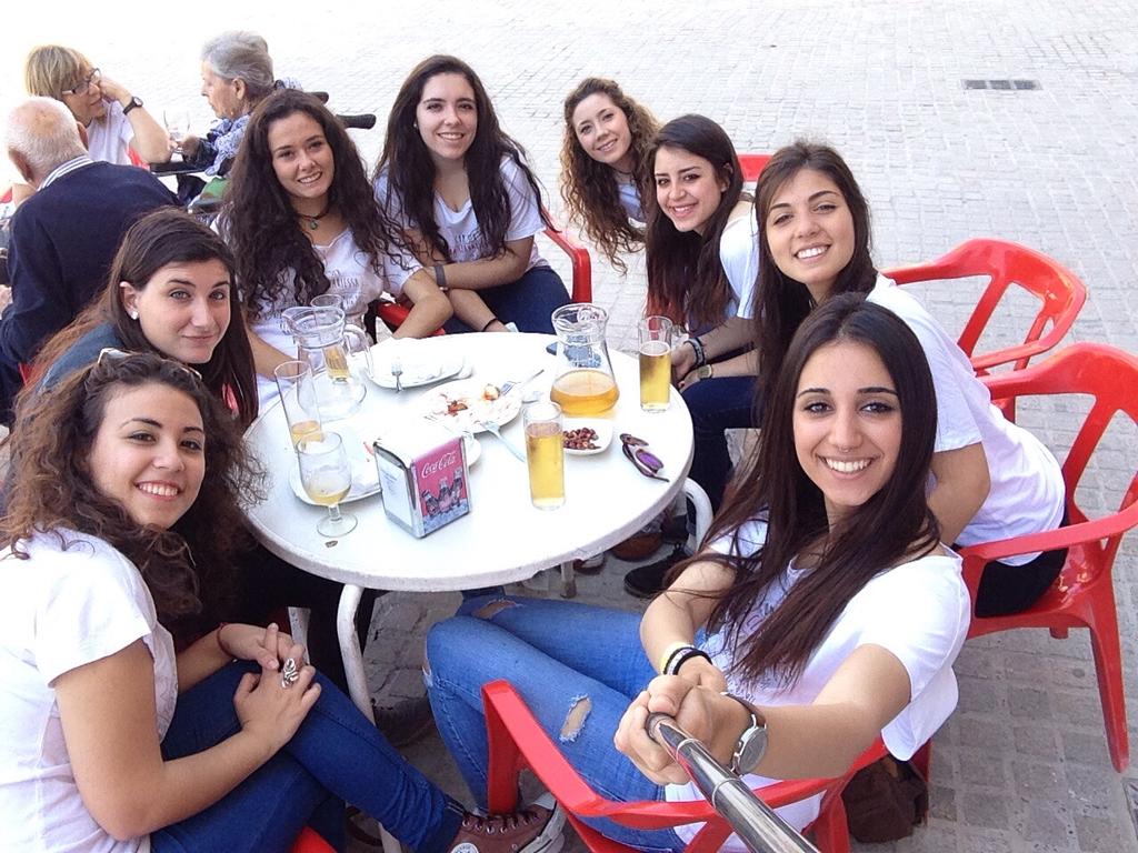 2014Clavariesas's tweet photo. #prematinée15 #clavariesasguapas http://t.co/2B50T91H3s