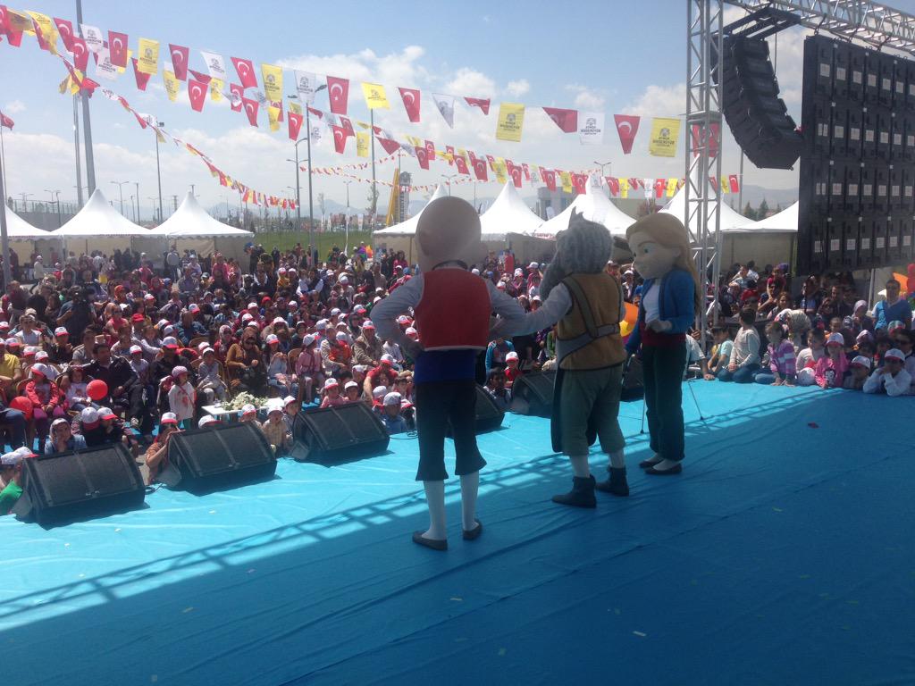 konyakultur's tweet photo. #KonyaBilimFestivali "Keloğlan ve Huysuz Uzayda" tiyatro gösterimiz yoğun ilgi görüyor... http://t.co/1kgLVaZNo7