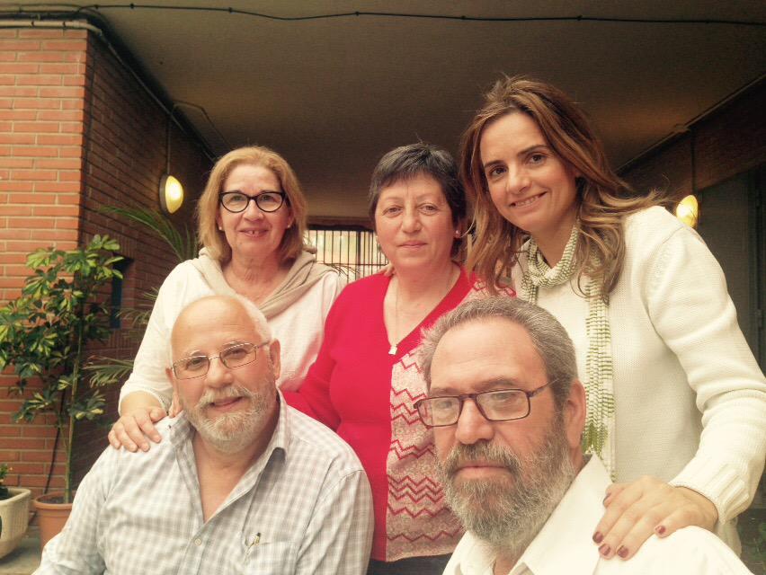 SSumelzo's tweet photo. Se conocieron en la mili: 35 años sin verse, Manuel #Frescano y Jose Manuel #Figueruelas se reencuentran por mi FB 😘😘 http://t.co/91dHQrTbly