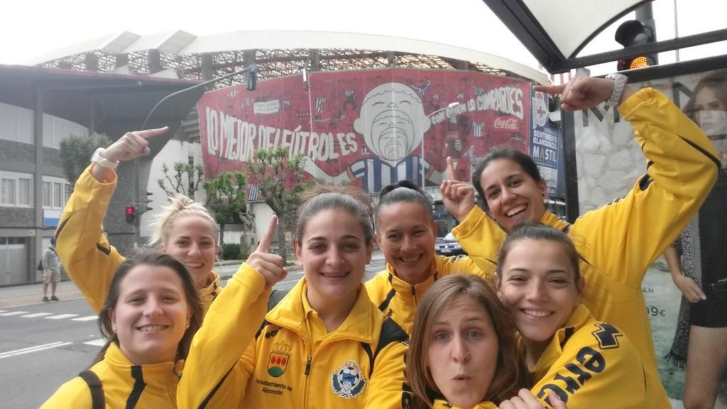 S_Vadillos5's tweet photo. Lo mejor del futbol es con quien lo compartes! Y hacerlo con vosotras, es mas que lo mejor! #Pepinas @FSFAlcorcon http://t.co/SWDpI4wGdl