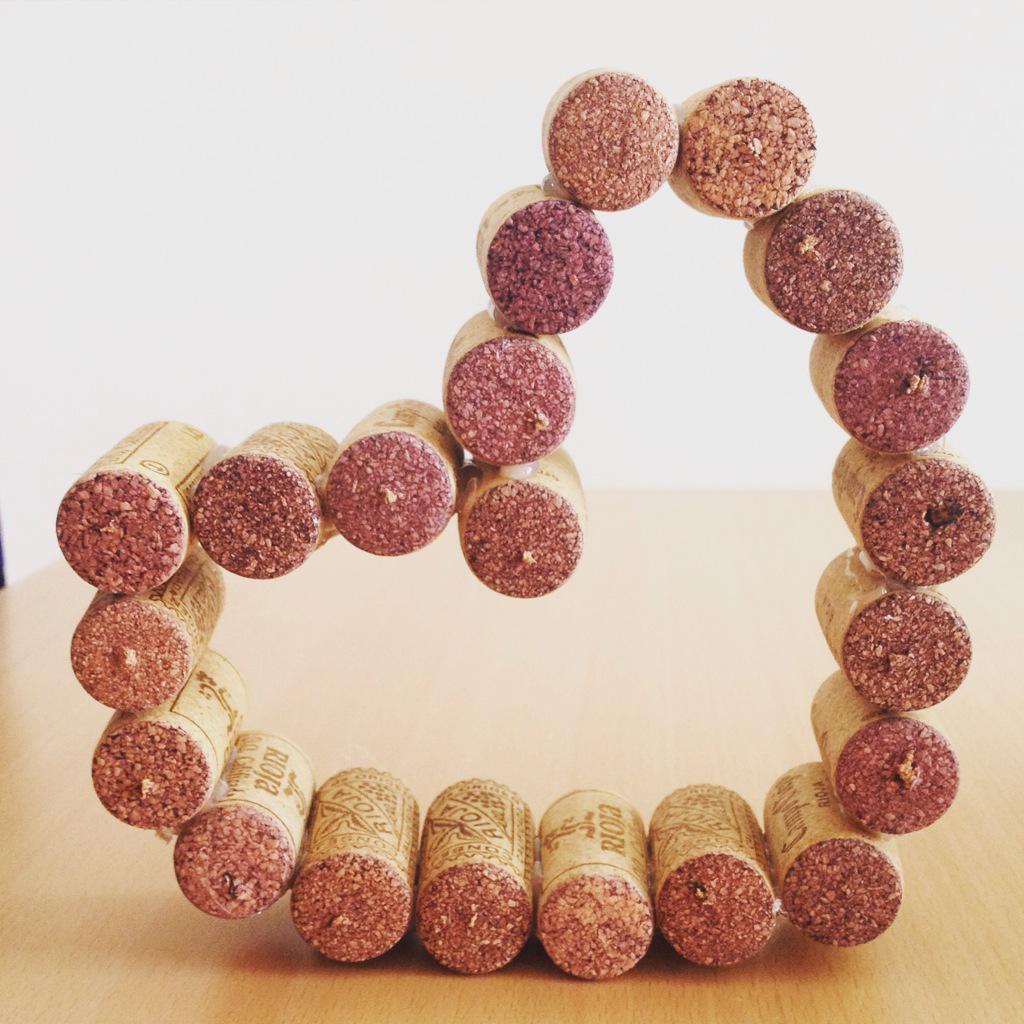 redttsue's tweet photo. Fab cork heart - perfect for the one you love ❤️ http://t.co/xSn7p3tr3j