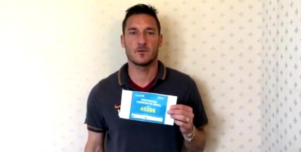 UNICEF_Italia's tweet photo. Francesco Totti, video appello per il #Nepal: https://t.co/UfqxCgfRcX @OfficialASRoma - SMS 45596 di UNICEF e @WFP_IT http://t.co/F7VGWUoDLn