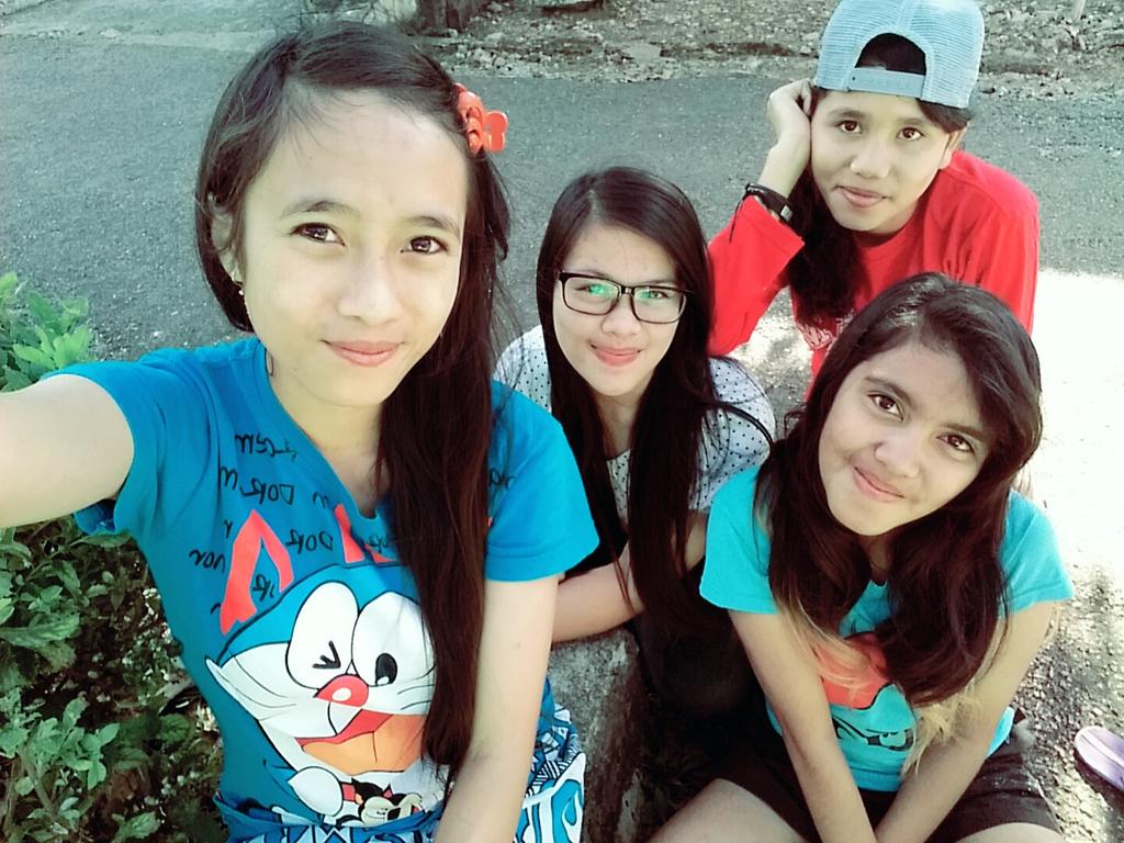 IndimNelwan's tweet photo. Kita lage selfie 😃😄 @ChelindToh http://t.co/rcpBX99XvL