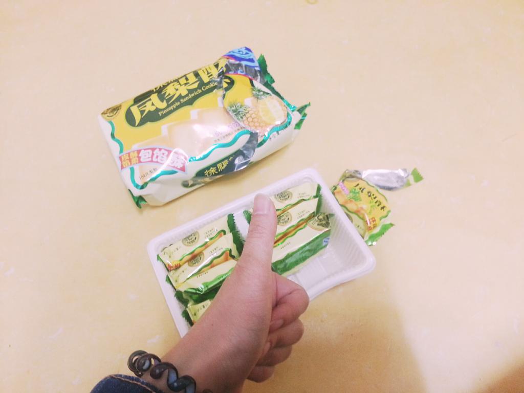 Springcat_naeru's tweet photo. 개맛있다.
#펑리수 http://t.co/02q3exW023