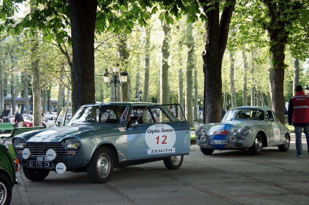 LesVoituresCom's tweet photo. Jour 2 @tourauto @PeugeotFR #TourAutoPeugeot http://t.co/YrblckxgEv #peugeot204 #Peugeot #TourAuto2015 http://t.co/uIkVPizpkE