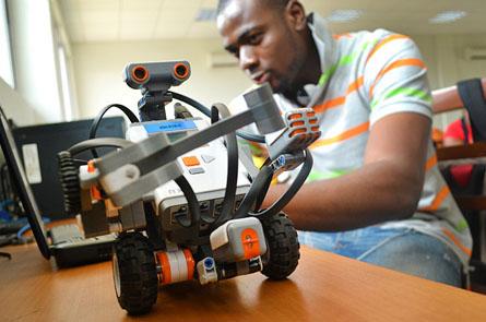 NextRobotic's tweet image. how many peoples like to robotic education???????????