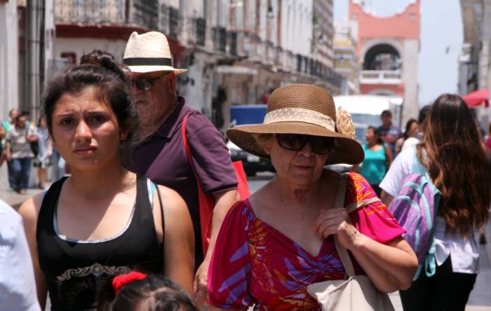 ProgresoVIP's tweet photo. Calor histórico en Mérida: 42.7 grados. (vía: @MilenioYucatan) http://t.co/rLZizVGRo4 http://t.co/UidyEdtnAT