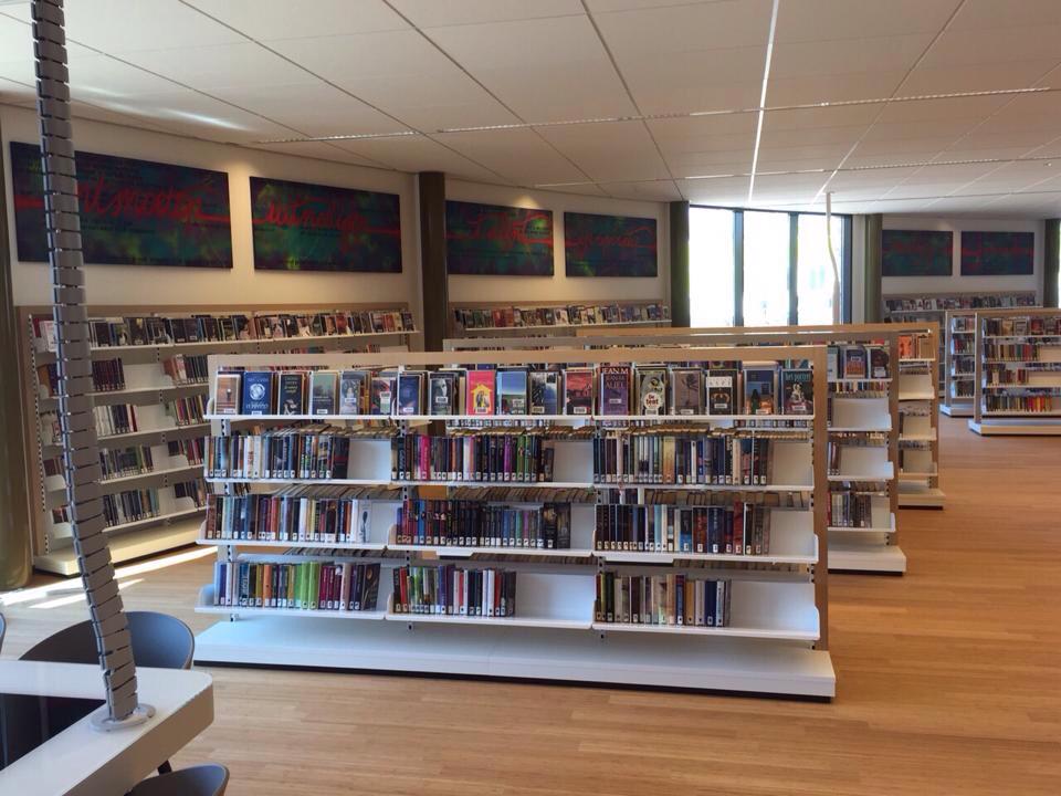 Panelen @Morisgraffiti "van Ontmoeten naar Verbinden" hangen in de nieuwe <a href="/BiebWijchen/">Bibliotheek Wijchen</a>. Wordt vanaf 1 mei genieten!