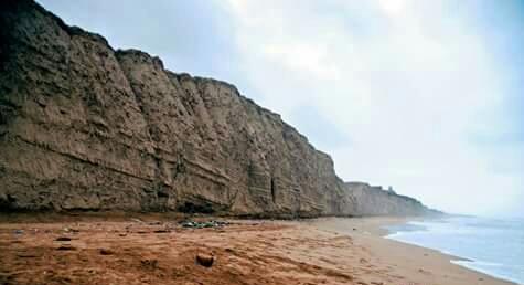 EcoVibeExplorer's tweet photo. #CapeMonze aka #RasMuari is a #beach on #ArabianSea near #HubRiver and #Gadani Beach in #Karachi, #Sindh #Pakistan http://t.co/VX9sw7Tqwp