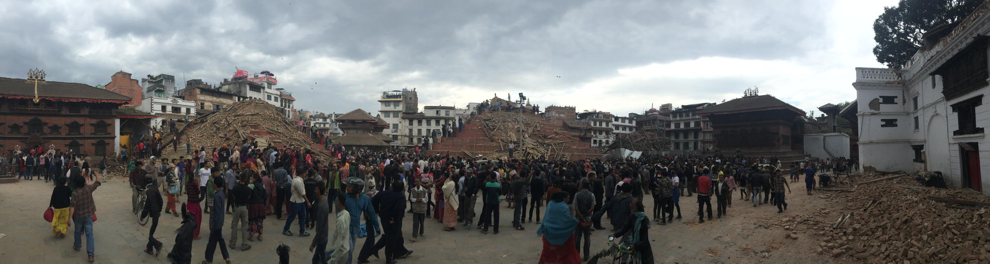 [NEPAL] 25 Avril 2015 Terrible tremblement de Terre! CDa9MxaUgAAulDR