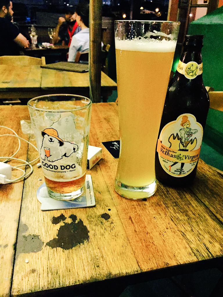 AdsonBruno06's tweet photo. Degustando umas IPAs e Witbiers no Tchê Café, São Paulo. ☝️ http://t.co/B9YGb8rHFt