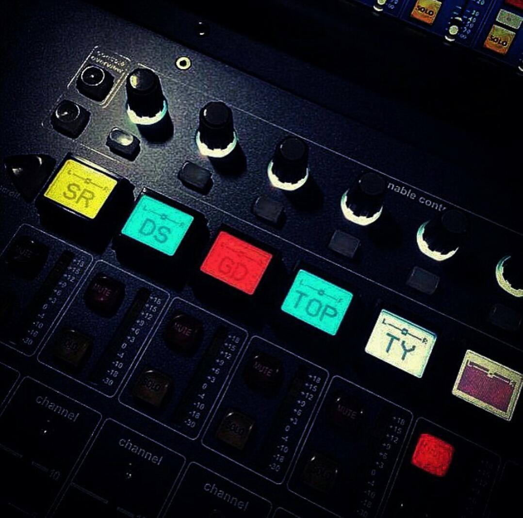 KWONJIYON9's tweet photo. D-Day #BIGBANGMADEDWORLDTOUR #STARTINGTHISAPRIL #TODAY K R ✨ http://t.co/ocCeqzlReq