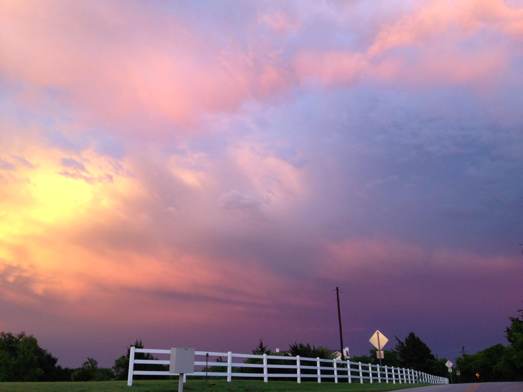 d_jgfg's tweet photo. #after the storm#clouds#watercolors#clouds#pastels http://t.co/JzVsT4oMIk