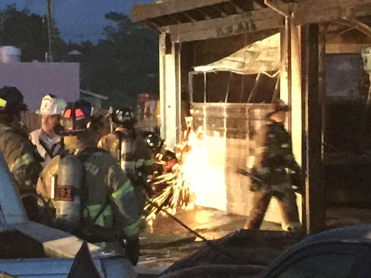 ContraCostaFire's tweet photo. #10thstIC crews making entry http://t.co/A54v9mHSr2