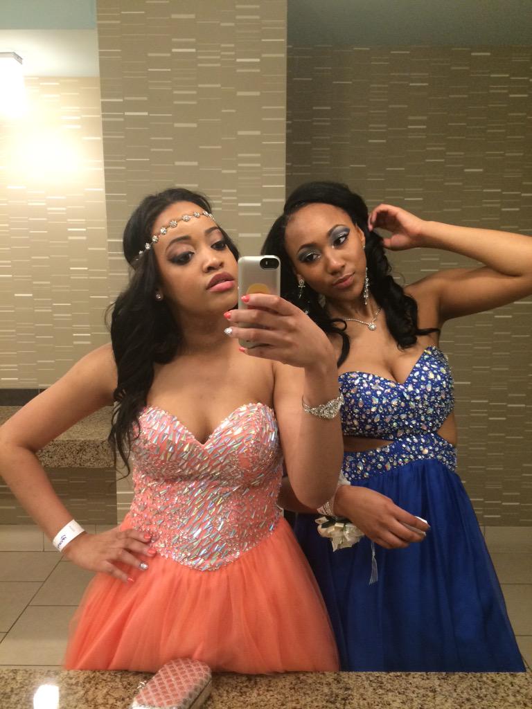 thatgalvet's tweet photo. #prom2k15 #HCHSprom2k15 #slayathon #bestfriendgoals 😍😏 http://t.co/6hW3W37ycc