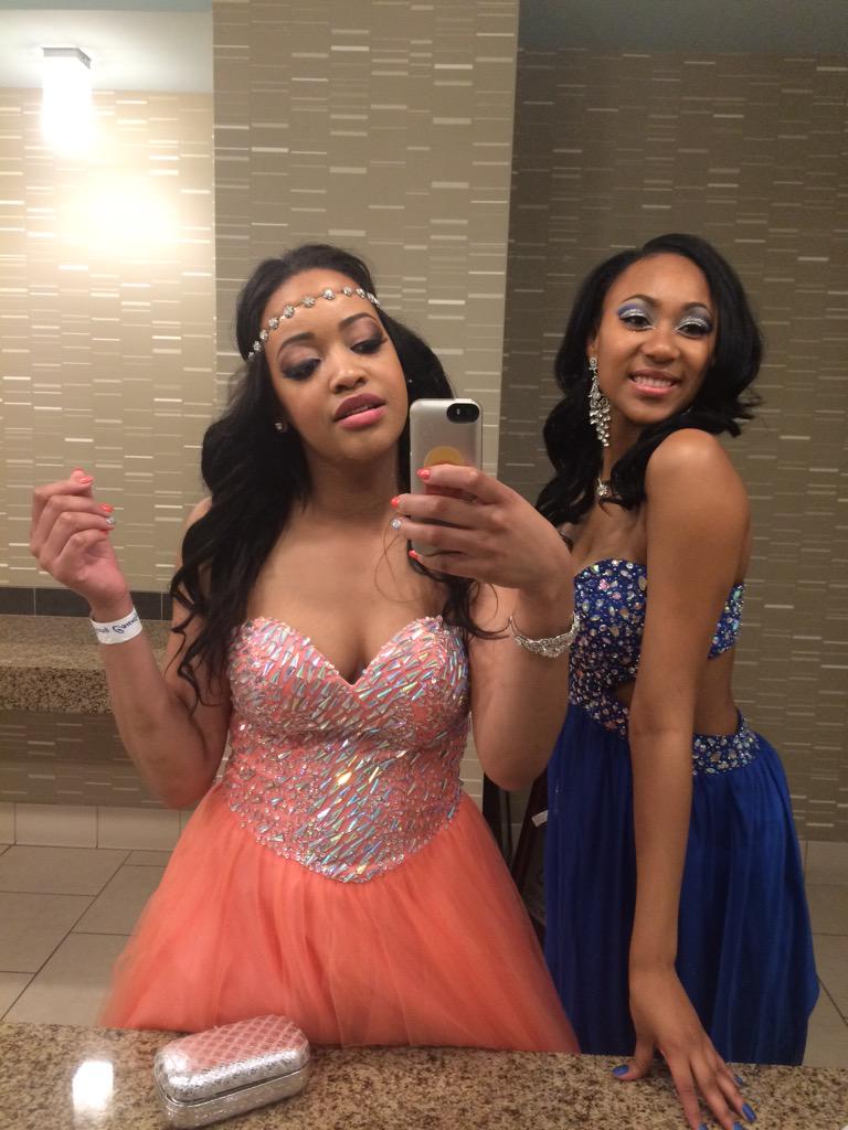 thatgalvet's tweet photo. #prom2k15 #HCHSprom2k15 #slayathon #bestfriendgoals 😍😏 http://t.co/6hW3W37ycc