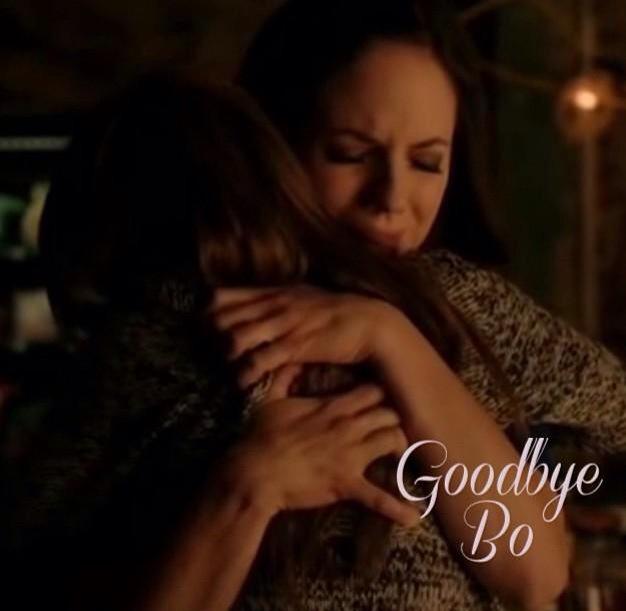 moewoman299's tweet photo. #GoodByeBo @Anna_Silk @KseniaSolo @lostgirlseries #LostGirl hearts broke but she's alive #FaemilyForever #Kenzi #Bo http://t.co/RNhpUkzBSQ