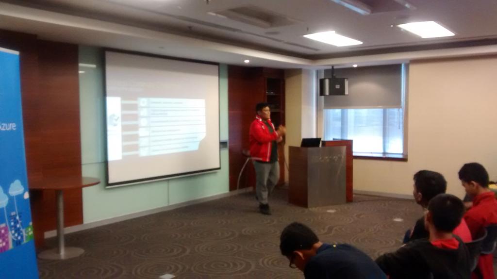 abdullah21's tweet photo. Raka sedang sharing terkait Levaraging Azure as Your Disastrr Recovery Site http://t.co/4Pz8FK7Wyd