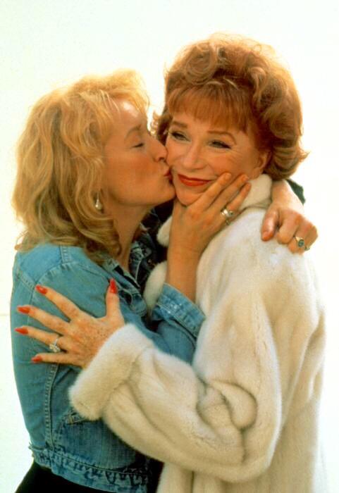 Happy birthday to Shirley MacLaine       la mejoooooooor 