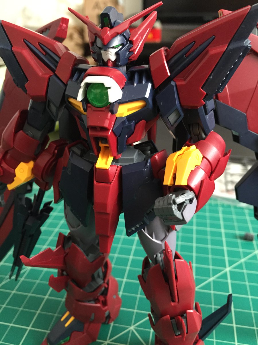DragonMomoko's tweet photo. Maybe Epyon is angry becauses someone forgot the paint and decals #nomakeup #gunpla #gundam #dragonmomoko http://t.co/cz8OplmgxA