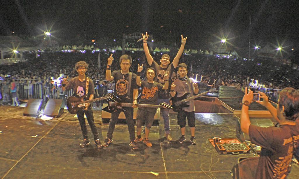 Foto <a href="/RAGNAROCK_Band/">RAGNAROCK</a> beberapa waktu lalu di #HutKaltara2 #latepost