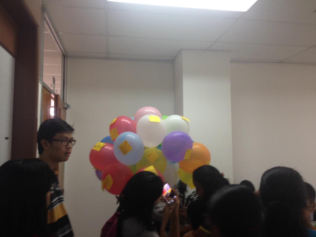 Cita-cita yang udah ditulis ditempel ke balon nih:)