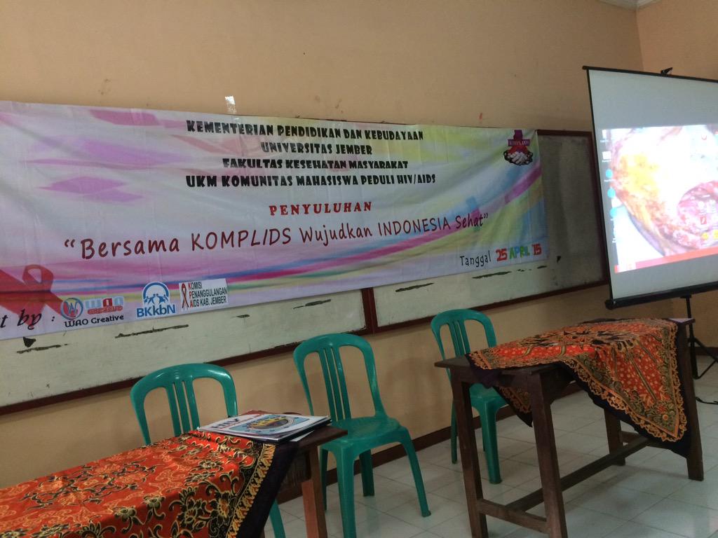 komplids_fkmuj's tweet photo. Penyuluhan 1 di SMA bima done 😍😊😄 http://t.co/8bwBLn9d6l
