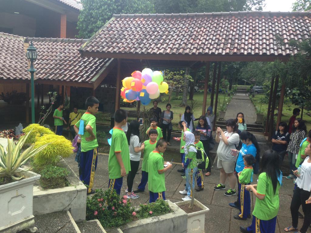 Yeay cita2 yang udah ditulisin mau diterbangin ke angkasa nih:)