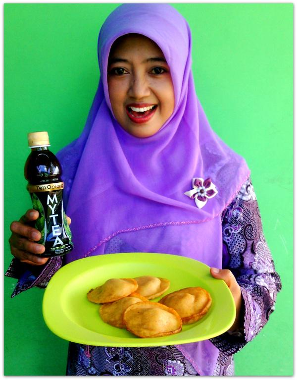 Heristami's tweet photo. Ngemil kue cucur minumnya MYTEA #tehoolong, jadi seger tetep sehat karena lemak lewat @MyBroSayz #MYTEAlicious http://t.co/Sc1hFxt8WS