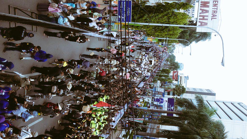 lekker188's tweet photo. #KAA2015 #AAC2015 #aacarnival2015 #asianafricancarnival2015 #AsianAfricanParade @infobandung gausah hawatir klo lapar http://t.co/wI18KTG8ge